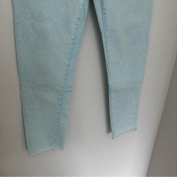 Levi’s Wedgie Skinny Jeans Baby Blue Acid Wash Raw Hem Size 28 High Waisted - Picture 3 of 10